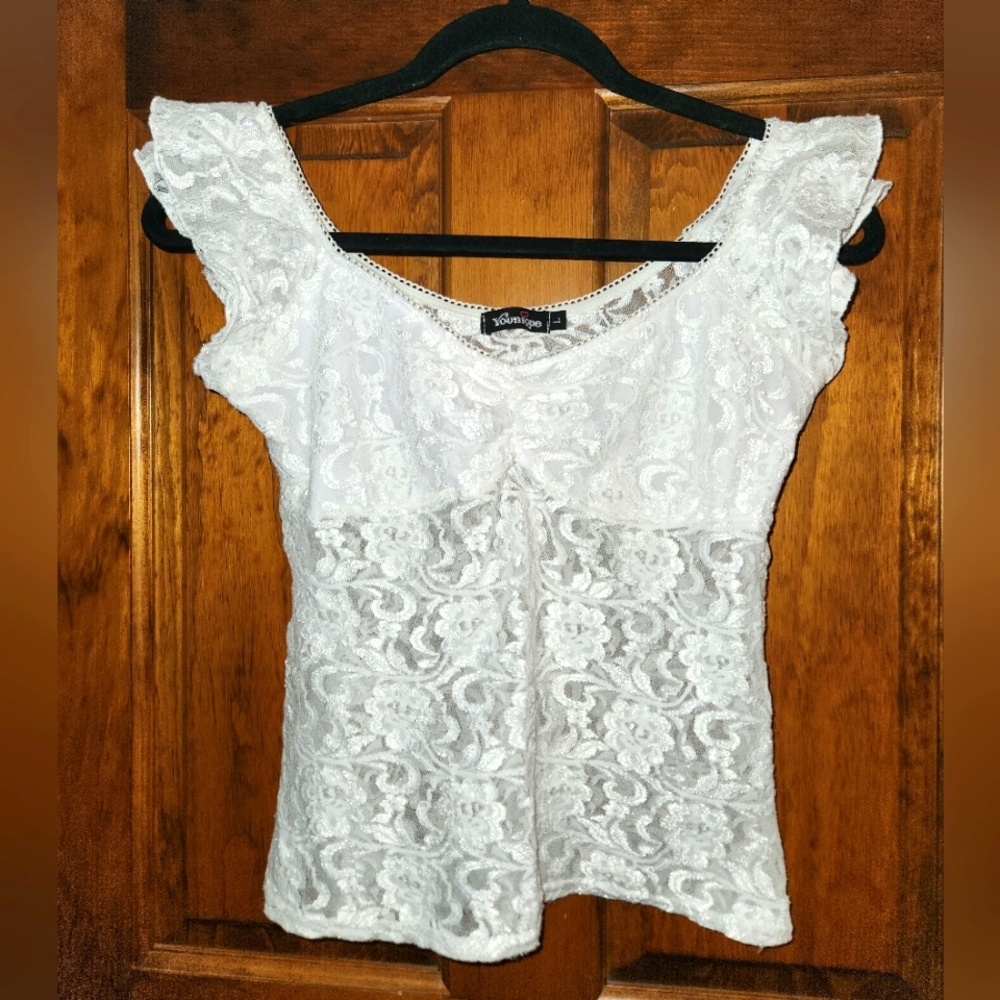 Younique medium white lace top flutter sleeves sleeveless lined bra top